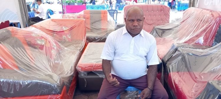 Kualitas Tidak Diragukan, Sofa Karya Anak-anak Amungme-Kamoro Dipamerkan di Festival UKM dan Budaya