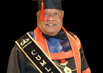 Bupati Mimika Eltinus Omaleng Raih Gelar Doktor Ilmu Hukum  