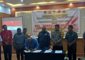 Pemkab Mimika Serahkan 40 Persen Dana Hibah untuk KPU, Bawaslu dan TNI-Polri