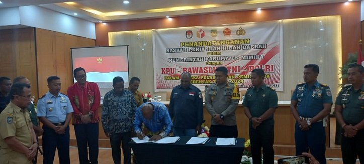 Pemkab Mimika Serahkan 40 Persen Dana Hibah untuk KPU, Bawaslu dan TNI-Polri