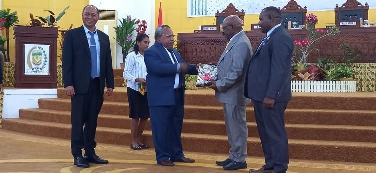 Bupati Omaleng Serahkan Delapan Usulan Ranperda Non APBD ke DPRD Mimika