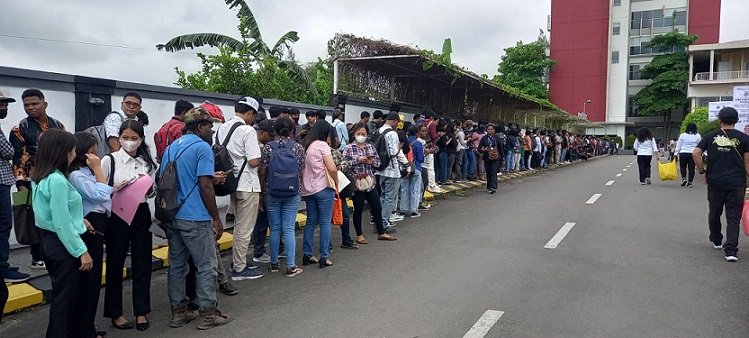 Ribuan Pencaker di Timika Bersaing Perebutkan 400 Loker di 131 Perusahaan