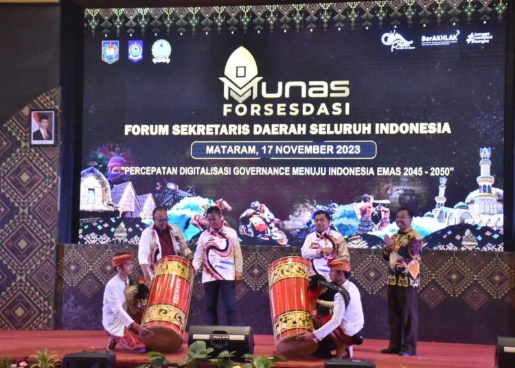 Penjabat Gubernur NTB Drs. H. Lalu Gita Ariadi, M.Si membuka Musyawarah Nasional (MUNAS) Forum Sekretaris Daerah Seluruh Indonesia (Forsesdasi) yang berlangsung di Mataram (17/11/2023). (foto. ist/Koranpapua.id)