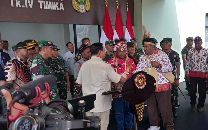 Masyarakat Kamoro Sangat Setia Kepada Merah Putih, Prabowo Serahkan Rp5 Miliar