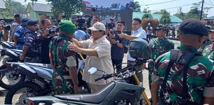 Berkunjung ke Timika, Prabowo Serahkan Puluhan Sepeda Motor untuk Personil TNI 
