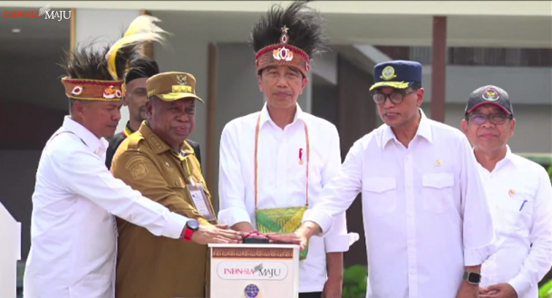 Jokowi Resmikan Bandara Siboru Fakfak dan Bandara Douw Aturure Nabire