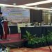 Darwin H. L. Tobing, Pj. Bupati Puncak membacakan sambutan laporan nota keuangan pada Rapat Paripurna Pembukaan Sidang Rancangan Pendapatan Belanja Daerah Kabupaten Puncak Tahun 2024. (Foto : Redaksi/Koranpapua.id)