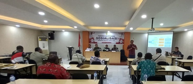 Kesbangpol Mimika Sosialisasi Kesiapan Tahapan Pemilu 2024 kepada 18 Kepala Distrik