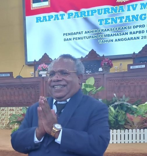 Bupati Eltinus Berang di Rapat Paripurna RAPBD, Apa Maksud Anggota DPRD Singgung Terus Gereja Kingmi