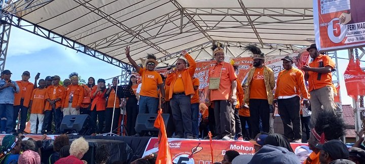 Ribuan Massa Hadiri Kampanye Terbuka Partai Buruh di Timika, Said Iqbal: Buruh Siap Perjuangkan Ketimpangan Sosial