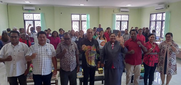 DLH Mimika Rayakan Ibadah Syukur Awal Tahun 2024, Pdt. Christin Ingatkan Dalam Melayani Harus Andalkan Tuhan