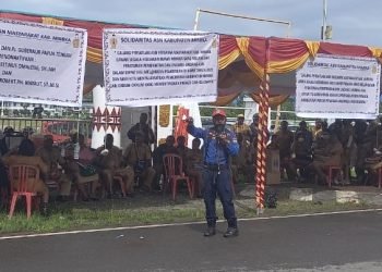 Gubernur Tidak Ke Timika, Pendemo Ancam Tutup Pintu Masuk Sentral Pemerintahan dengan Timbunan Pasir