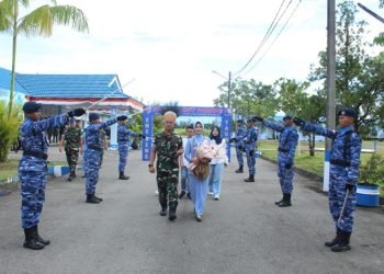 Tradisi Passing In dan Out Parade Warnai Lepas Sambut Danlanut YKu, Letkol Kamto Adi Selamat Berdinas di Timika