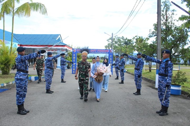 Tradisi Passing In dan Out Parade Warnai Lepas Sambut Danlanut YKu, Letkol Kamto Adi Selamat Berdinas di Timika