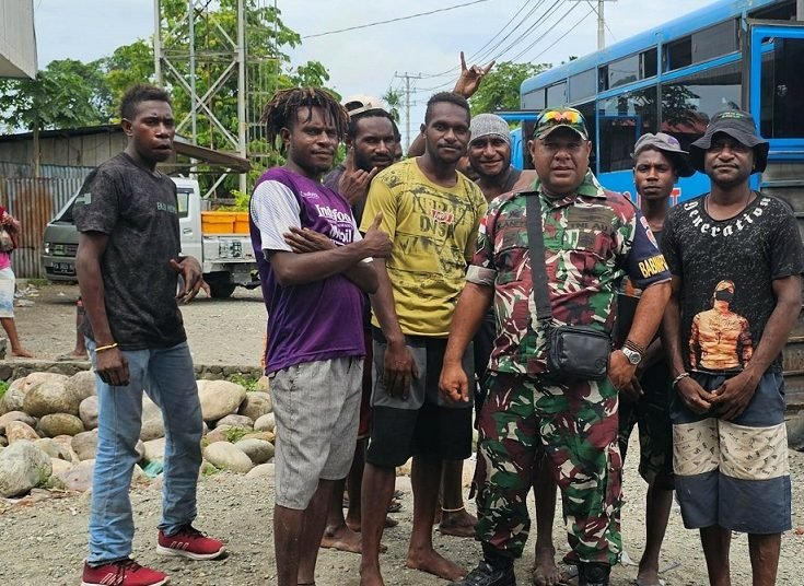 Jelang Pemilu, Babinpaotdirga Lanud Timika Jalin Komsos Bersama Warga Nawaripi