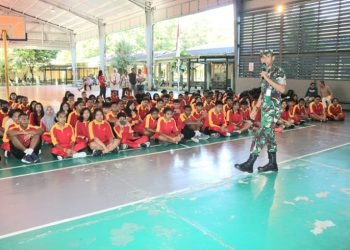 Lanud Yohanis Kapiyau Sosialisasi PPDB SMA Pradita Dirgantara di SMP YPJ Kuala Kencana