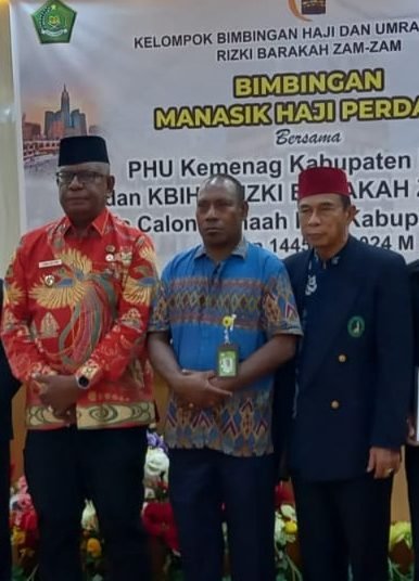 Lucas Yasi, Kepala Kantor Kementerian Agama Mimika Titip Empat Pesan untuk Calon Jemaah Haji