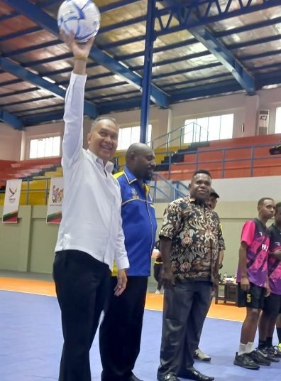 Pj Gubernur Papua Pegunungan Sebut Bola Menjadi Identitas dan Jati Diri Anak Papua