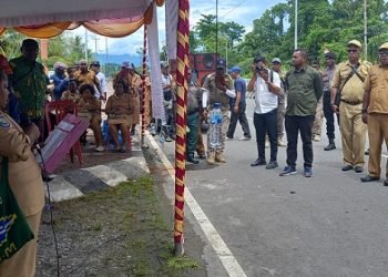 Temui Pendemo, Jhon Rettob Terima Tujuh Tuntutan Solidaritas ASN Mimika