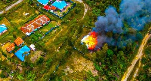 KKB Menebar Teror, Satu Unit Rumah Dinas ASN di Intan Jaya Dibakar