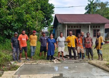 Kasih Bukti, Ronal Michael Kambu Caleg DPRD Mimika Bangun Jembatan Penyeberangan untuk Warga Timika Jaya