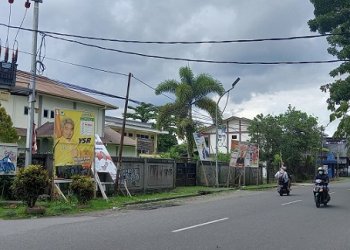Sudah Dua Hari Masa Tenang Tapi Baliho dan Spanduk Caleg Masih Bertebaran di Kota Timika