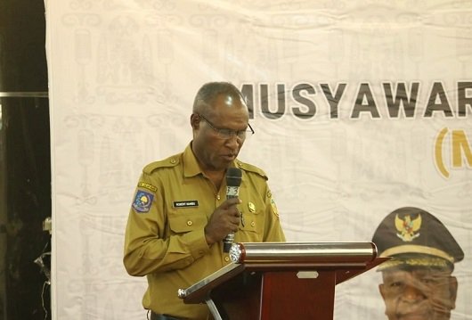 Bupati Eltinus: Menyusun Perencanaan Pembangunan Harus Berdasarkan Kebutuhan Bukan Keinginan