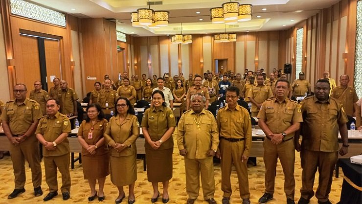 Bupati Eltinus Instruksikan Kepala OPD Kebut Pekerjaan 2024, Tidak Mampu Silahkan Mundur