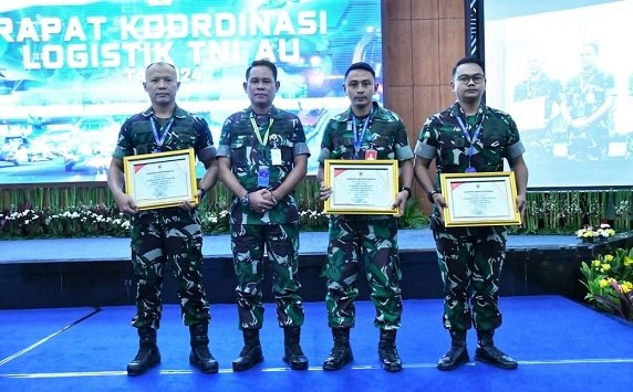 Lanud Yohanis Kapiyau Timika Terima Penghargaan Penghematan Penggunaan Energi Listrik