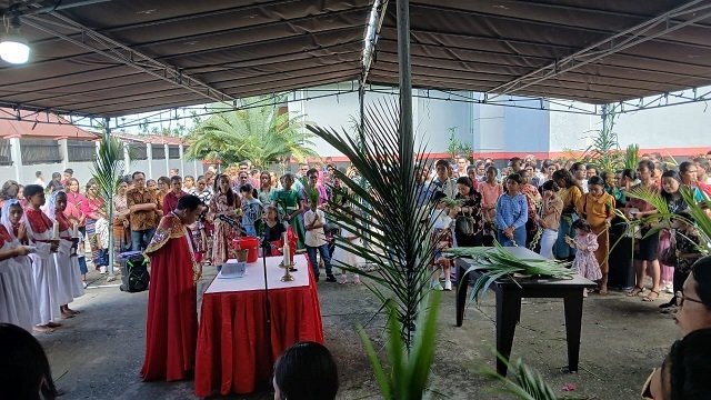 Ribuan Umat Katolik Santo Stefanus Sempan Rayakan Minggu Palma, RP. Gabriel Sampaikan Tiga Pesan Penting