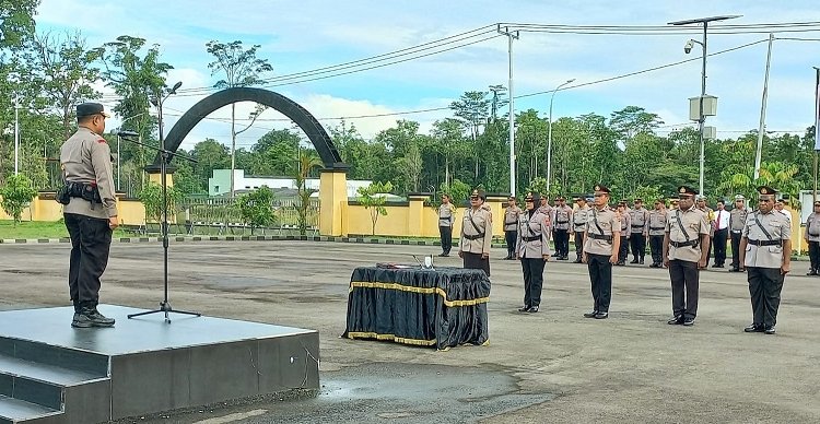 Lantik Lima Pejabat Baru, Kapolres Mimika Ingatkan Harus Mampu Memberikan Contoh dan Teladan yang Baik
