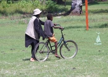 Komunitas Pijar dan Ciwend Sumbang 10 Unit Sepeda untuk Anak-Anak Atuka