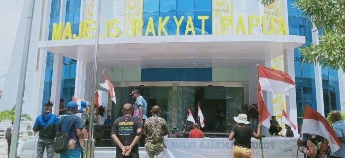 Forum Gembala Papua Demo Damai di Kantor MRP dan Gubernur, Serahkan Empat Point Tuntutan Hak OAP