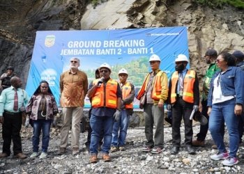 Freeport Bangun Jembatan Berkapasitas 35 Ton Hubungkan Kampung Banti 2 dan Banti 1