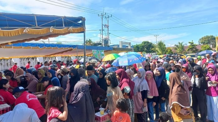 Warga Timika Jaya Antusias Belanja Kebutuhan Lebaran di Pasar Murah