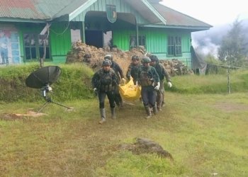 Pasukan TNI-Polri Rebut Distrik Homeyo, Jenazah Alexsander Parapak Berhasil Dievakuasi ke Timika