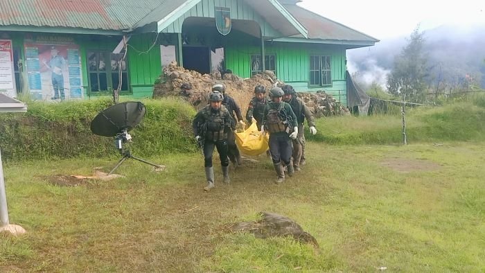 Pasukan TNI-Polri Rebut Distrik Homeyo, Jenazah Alexsander Parapak Berhasil Dievakuasi ke Timika