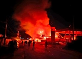KKB Bakar Bangunan Sekolah dan Kios, Pedagang Ditembak