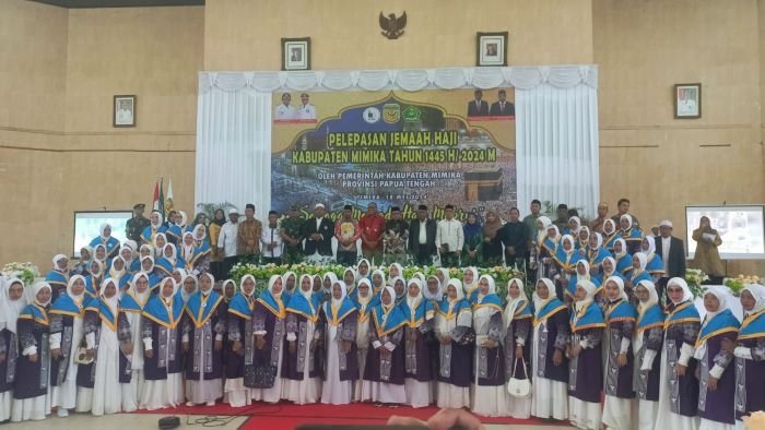 177 Calon Haji Asal Mimika Diberangkatkan ke Tanah Suci