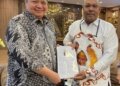 Resmi Sebagai Anggota Partai Golkar, Pieter Yan Magal Siap Maju Sebagai Calon Bupati Mimika