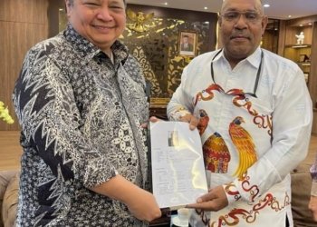 Resmi Sebagai Anggota Partai Golkar, Pieter Yan Magal Siap Maju Sebagai Calon Bupati Mimika