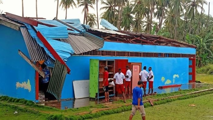 Atap SD Rusak Berat Diterjang Angin, BPBD Turunkan Sembilan Personel ke Potowaiburu