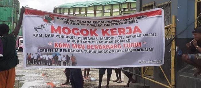 Ratusan TKBM Pelabuhan Pomako Mogok Kerja, Tuntut Bendahara Diganti