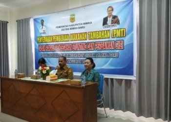 Gallery Foto Kadistrik Miru Serahkan Makanan Tambahan Kepada 46 Posyandu