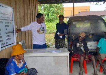 PKK Kampung Nawaripi Serahkan PMT untuk 20 Lansia