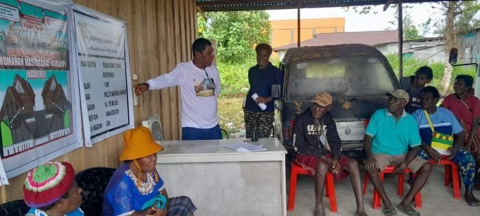 PKK Kampung Nawaripi Serahkan PMT untuk 20 Lansia