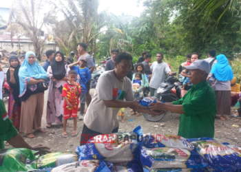 Baznas Mimika Salurkan Bahan Makanan untuk 40 Keluarga Korban Kebakaran