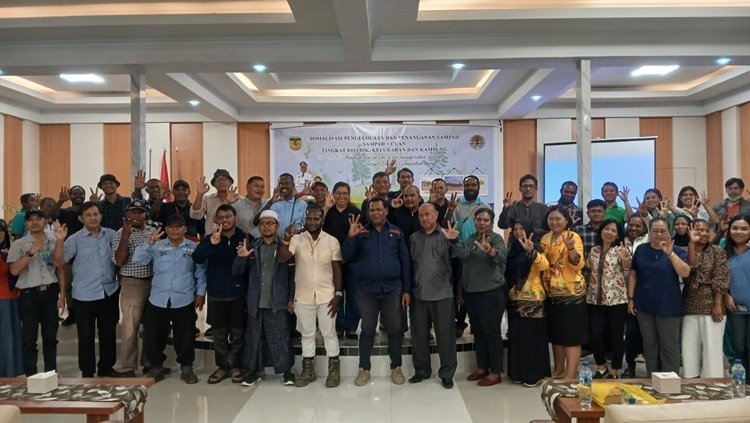 Gallery Foto DLH Mimika Sosialisasi Pengelolaan Sampah Adopsi Banyumas Bagi Stakeholder Distrik Kuala Kencana