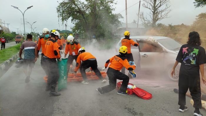 Tabrakan Maut di Wisma Atlet Timika, Mobil Terbakar, Penumpang Luka Serius