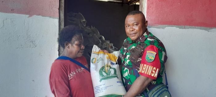 356 Kepala Keluarga di Nawaripi Terima Bantuan Beras Ketahanan Pangan